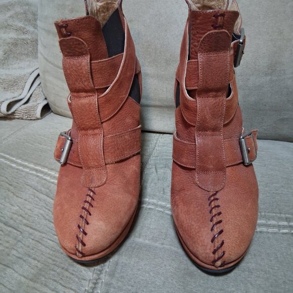 Fluevog Writes Shields in light brown - Picture 4 of 6